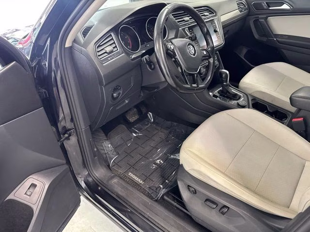 2018 Deep Black Pearl Metallic Volkswagen Tiguan 2.0T SEL AWD SUV