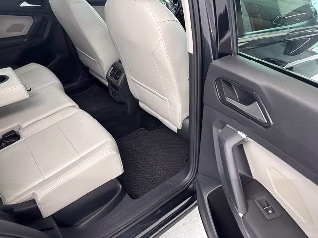 2018 Deep Black Pearl Metallic Volkswagen Tiguan 2.0T SEL AWD SUV