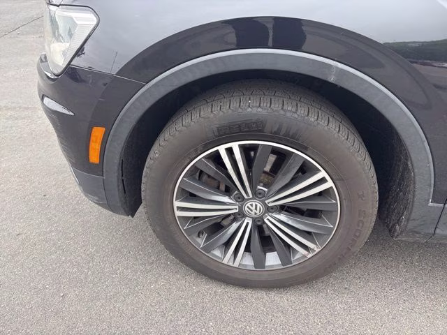 2018 Deep Black Pearl Metallic Volkswagen Tiguan 2.0T SEL AWD SUV