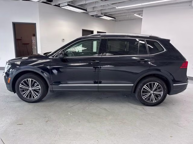 2018 Deep Black Pearl Metallic Volkswagen Tiguan 2.0T SEL AWD SUV