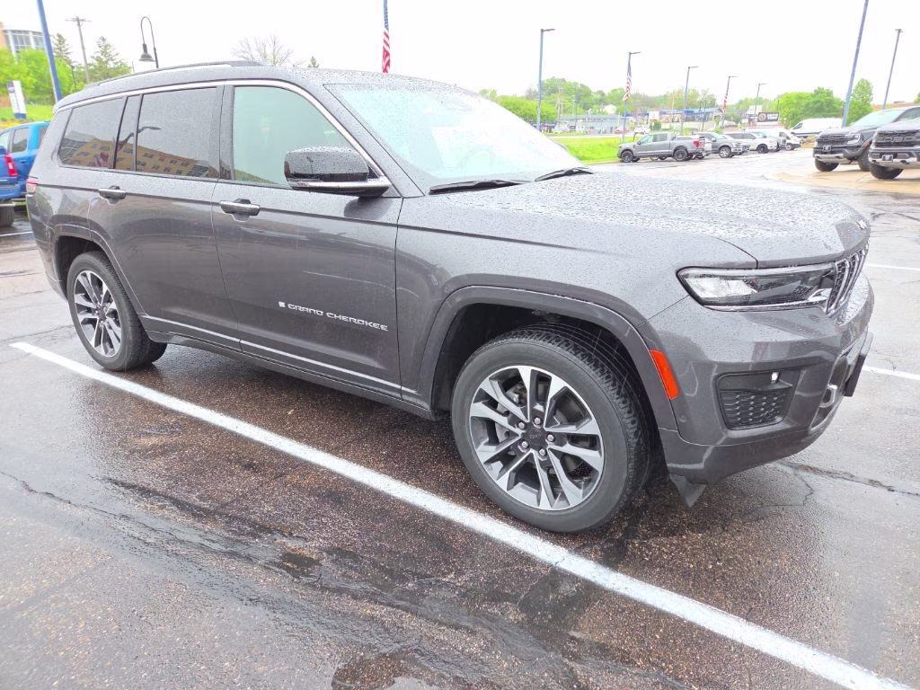 2023 Baltic Gray Metallic Clearcoat Jeep Grand Cherokee L Overland 4X4 SUV