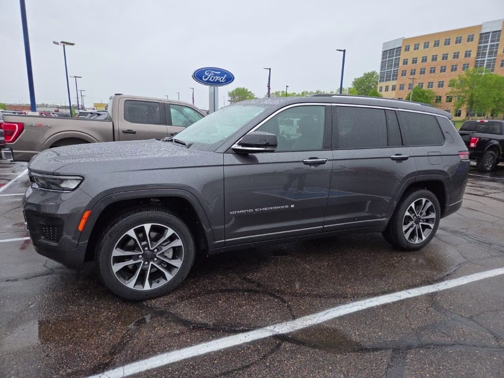 2023 Baltic Gray Metallic Clearcoat Jeep Grand Cherokee L Overland 4X4 SUV