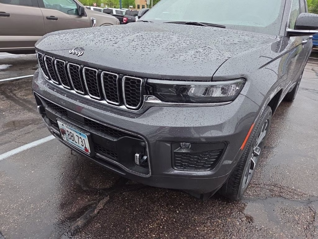 2023 Baltic Gray Metallic Clearcoat Jeep Grand Cherokee L Overland 4X4 SUV