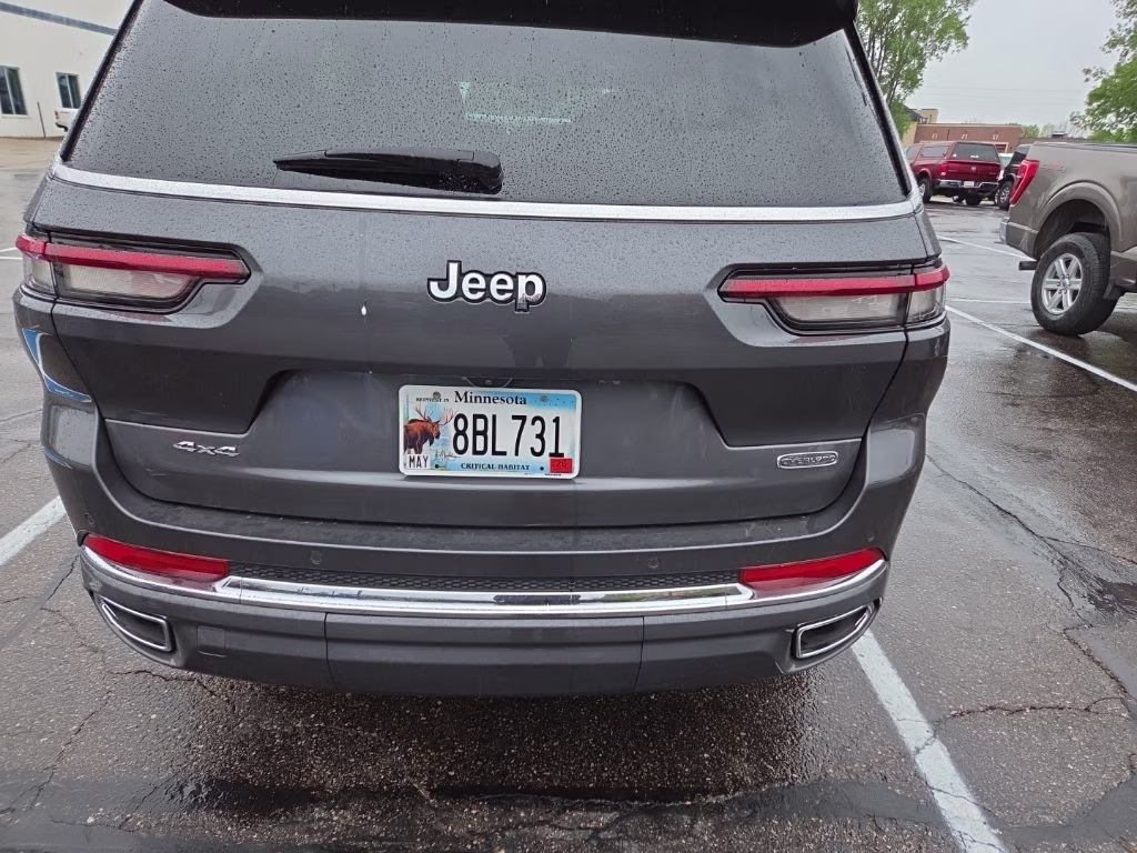 2023 Baltic Gray Metallic Clearcoat Jeep Grand Cherokee L Overland 4X4 SUV
