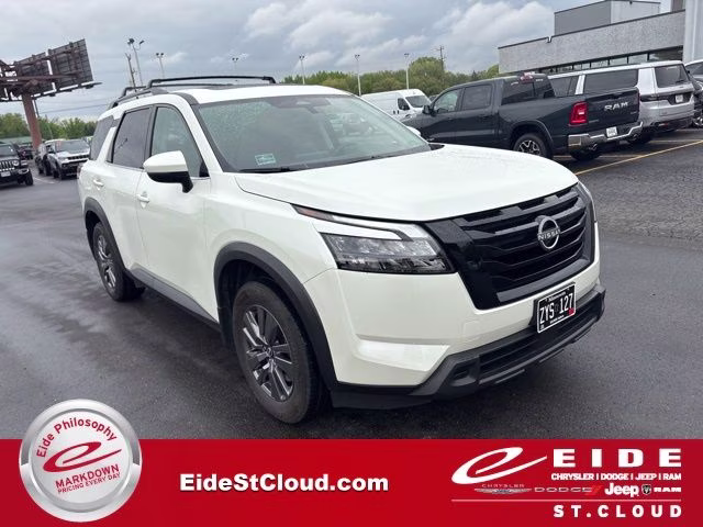 2023 Pearl White Tricoat Nissan Pathfinder SV 4X4 SUV