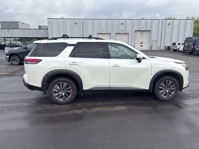 2023 Pearl White Tricoat Nissan Pathfinder SV 4X4 SUV