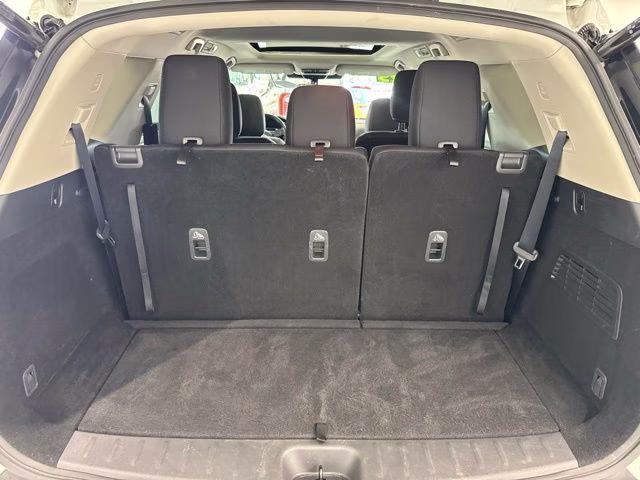 2023 Pearl White Tricoat Nissan Pathfinder SV 4X4 SUV