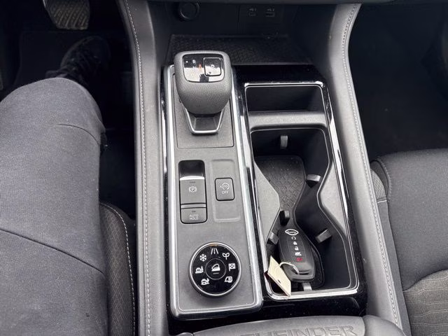 2023 Pearl White Tricoat Nissan Pathfinder SV 4X4 SUV