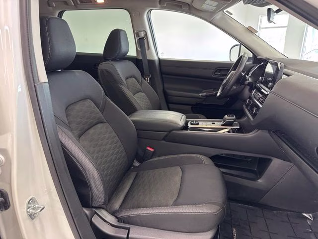 2023 Pearl White Tricoat Nissan Pathfinder SV 4X4 SUV