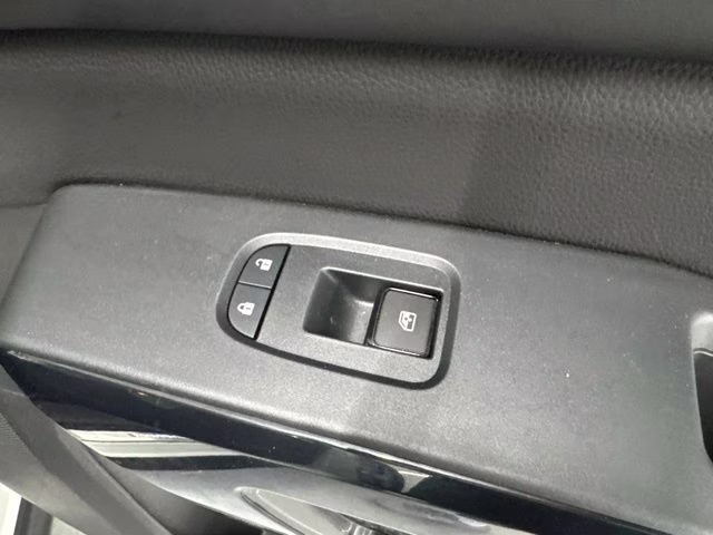 2023 Pearl White Tricoat Nissan Pathfinder SV 4X4 SUV