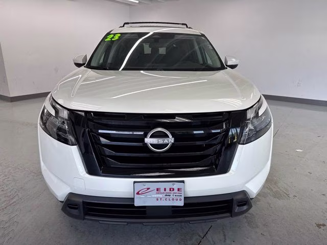 2023 Pearl White Tricoat Nissan Pathfinder SV 4X4 SUV