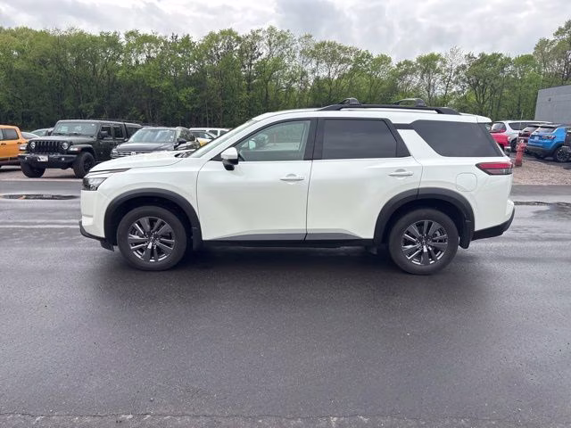 2023 Pearl White Tricoat Nissan Pathfinder SV 4X4 SUV