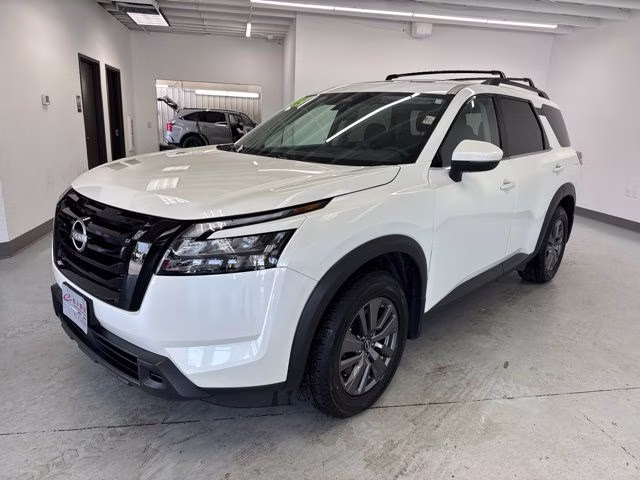 2023 Pearl White Tricoat Nissan Pathfinder SV 4X4 SUV