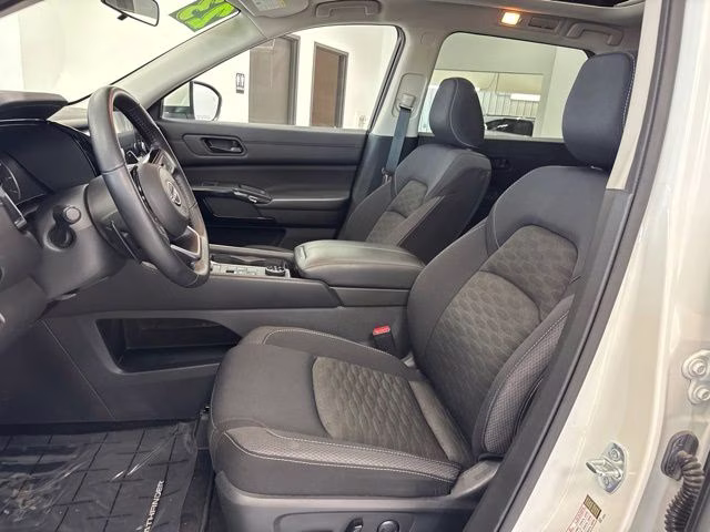 2023 Pearl White Tricoat Nissan Pathfinder SV 4X4 SUV