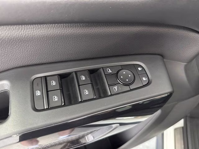 2023 Pearl White Tricoat Nissan Pathfinder SV 4X4 SUV