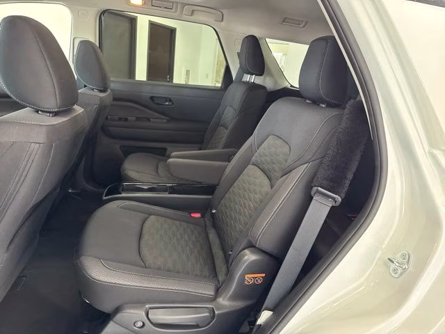 2023 Pearl White Tricoat Nissan Pathfinder SV 4X4 SUV