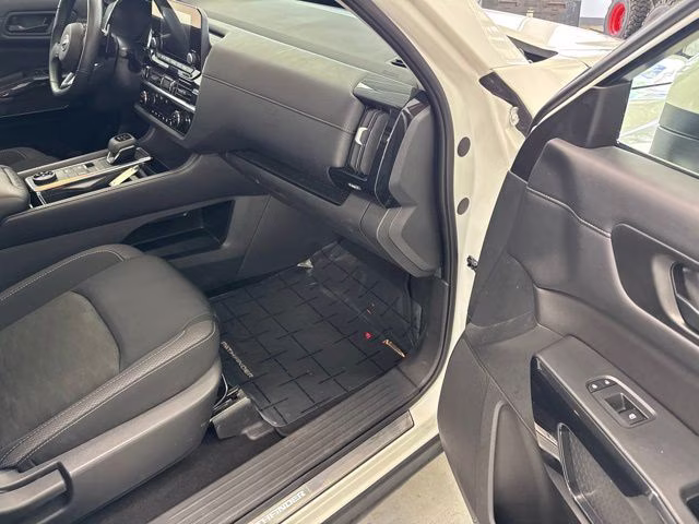 2023 Pearl White Tricoat Nissan Pathfinder SV 4X4 SUV