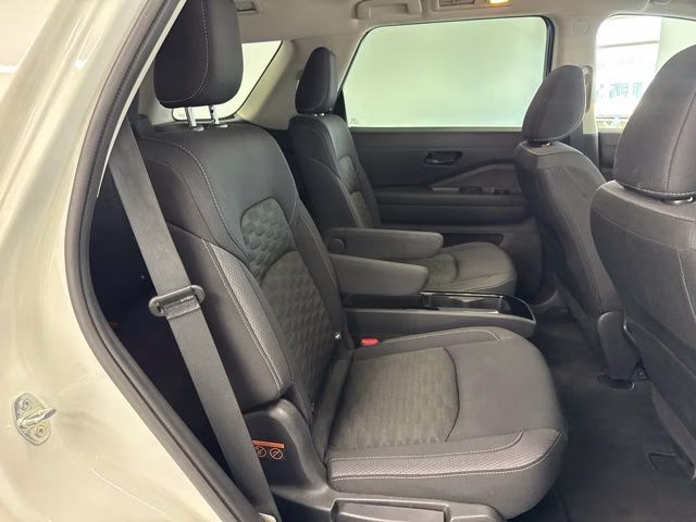 2023 Pearl White Tricoat Nissan Pathfinder SV 4X4 SUV