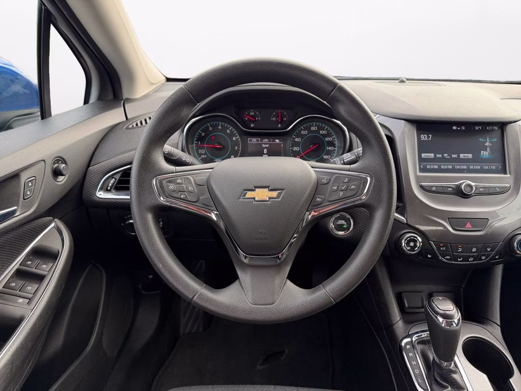 2017 Kinetic Blue Metallic Chevrolet Cruze LT FWD Hatchback