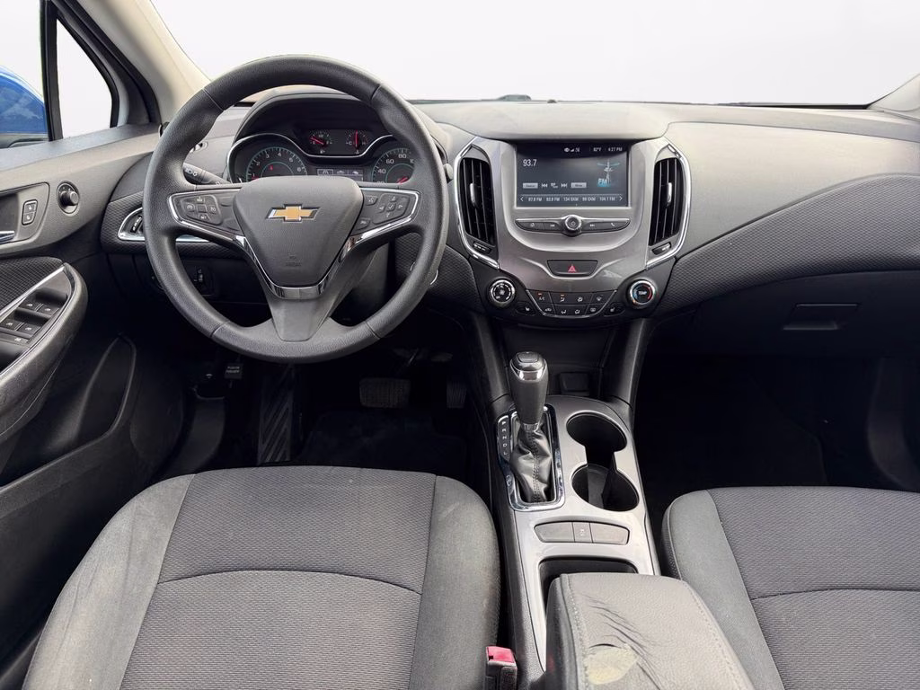 2017 Kinetic Blue Metallic Chevrolet Cruze LT FWD Hatchback