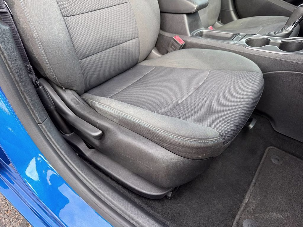 2017 Kinetic Blue Metallic Chevrolet Cruze LT FWD Hatchback