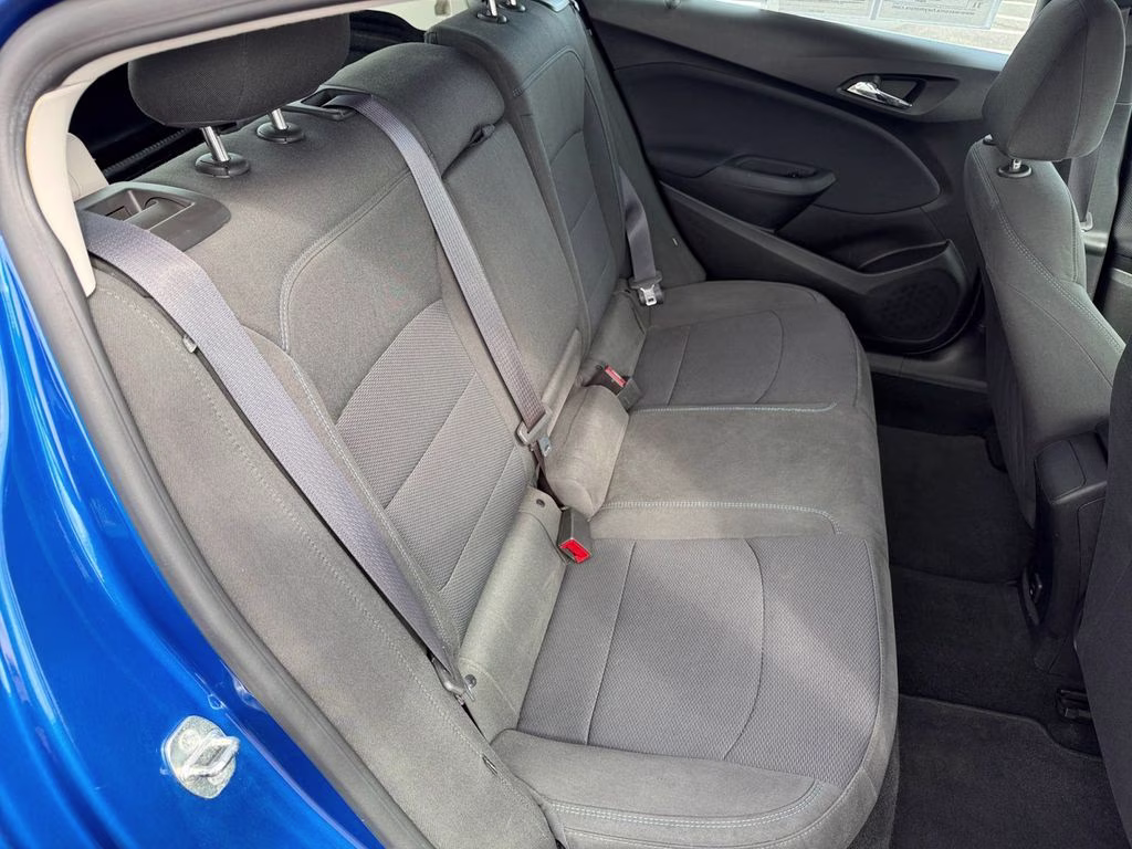 2017 Kinetic Blue Metallic Chevrolet Cruze LT FWD Hatchback