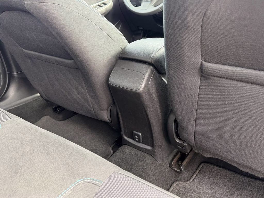 2017 Kinetic Blue Metallic Chevrolet Cruze LT FWD Hatchback