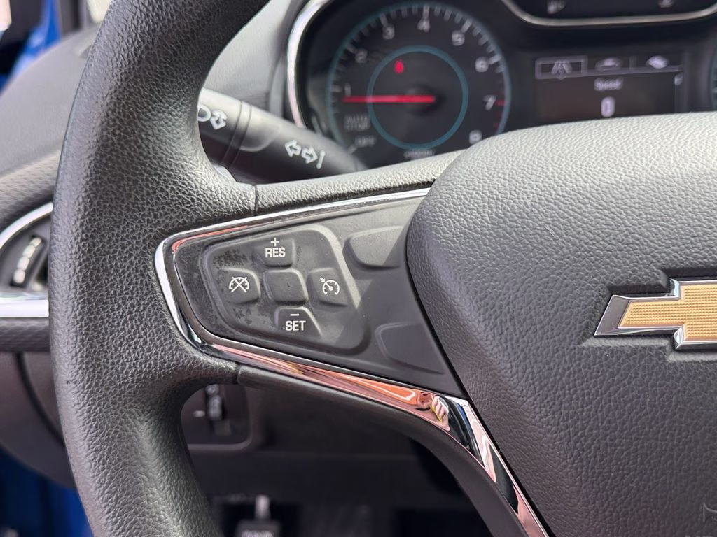 2017 Kinetic Blue Metallic Chevrolet Cruze LT FWD Hatchback