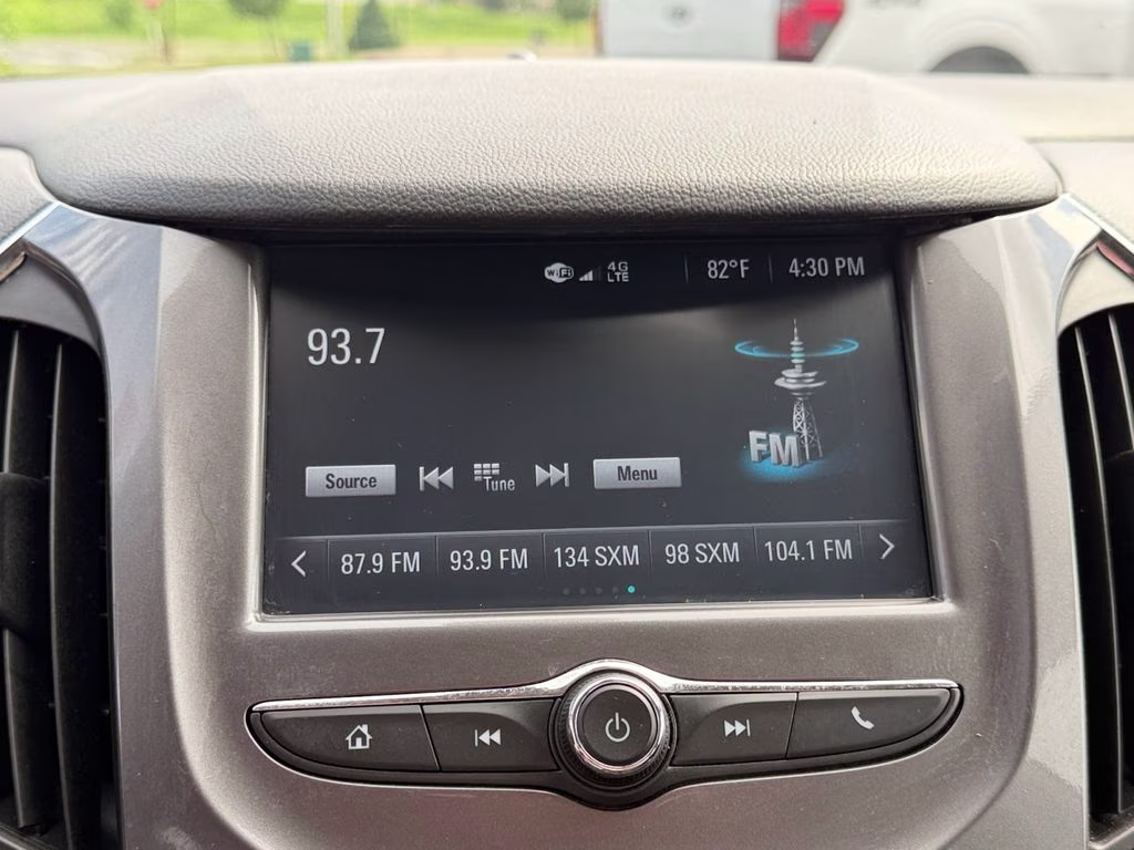 2017 Kinetic Blue Metallic Chevrolet Cruze LT FWD Hatchback