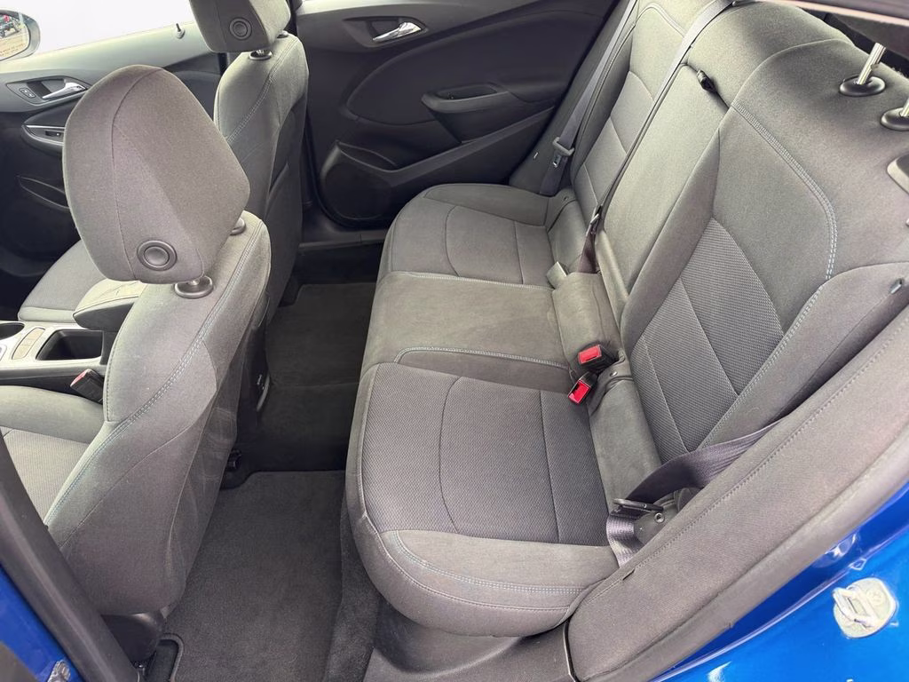 2017 Kinetic Blue Metallic Chevrolet Cruze LT FWD Hatchback