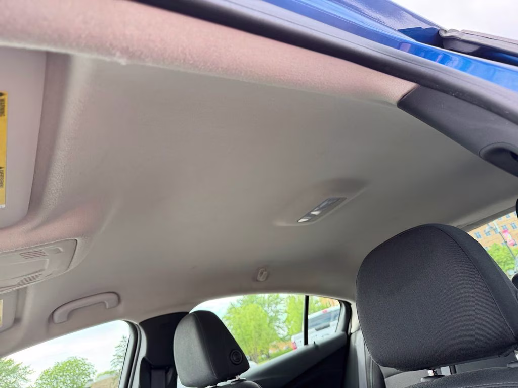 2017 Kinetic Blue Metallic Chevrolet Cruze LT FWD Hatchback