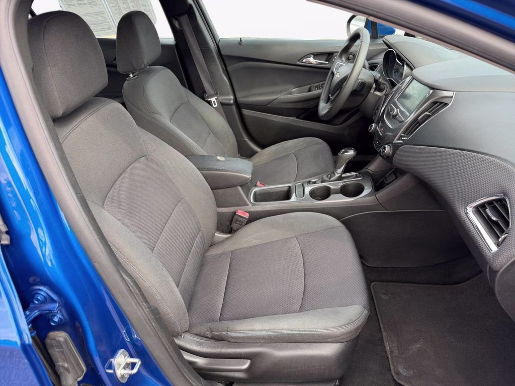 2017 Kinetic Blue Metallic Chevrolet Cruze LT FWD Hatchback