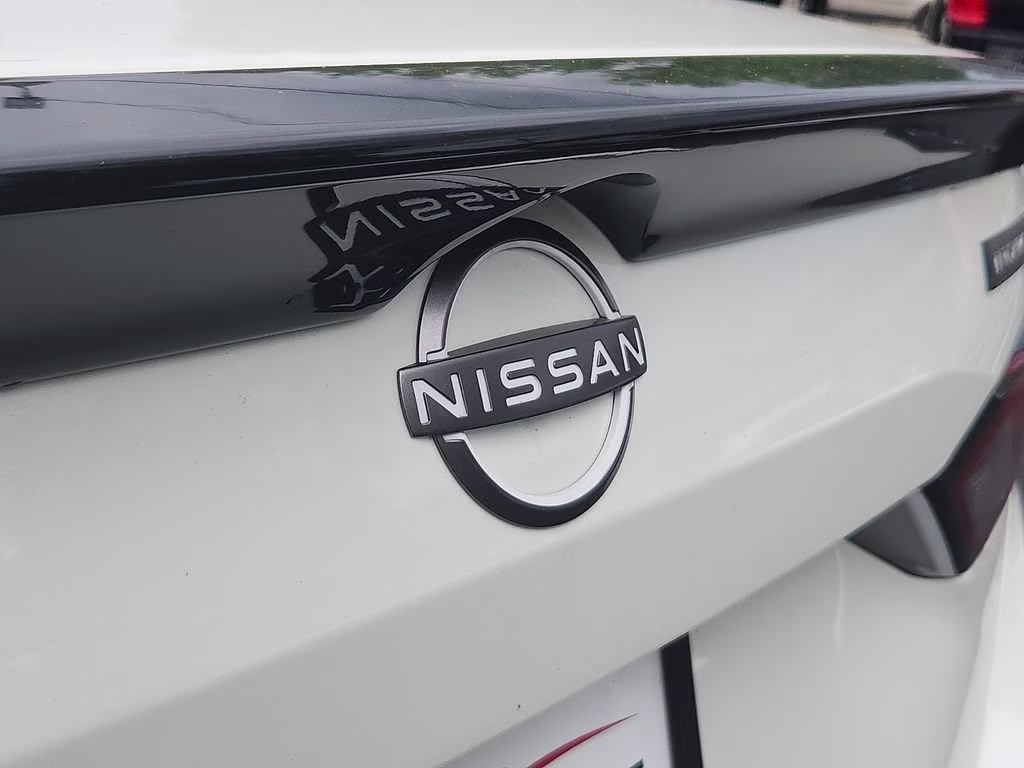 2026 Pearl White/Super Black Nissan Altima 2.5 SR FWD Sedan