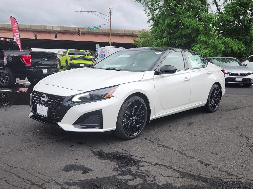 2026 Pearl White/Super Black Nissan Altima 2.5 SR FWD Sedan