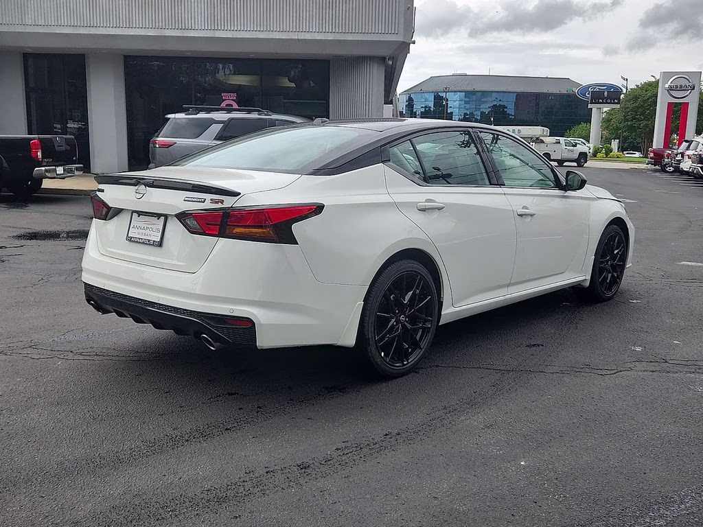 2026 Pearl White/Super Black Nissan Altima 2.5 SR FWD Sedan