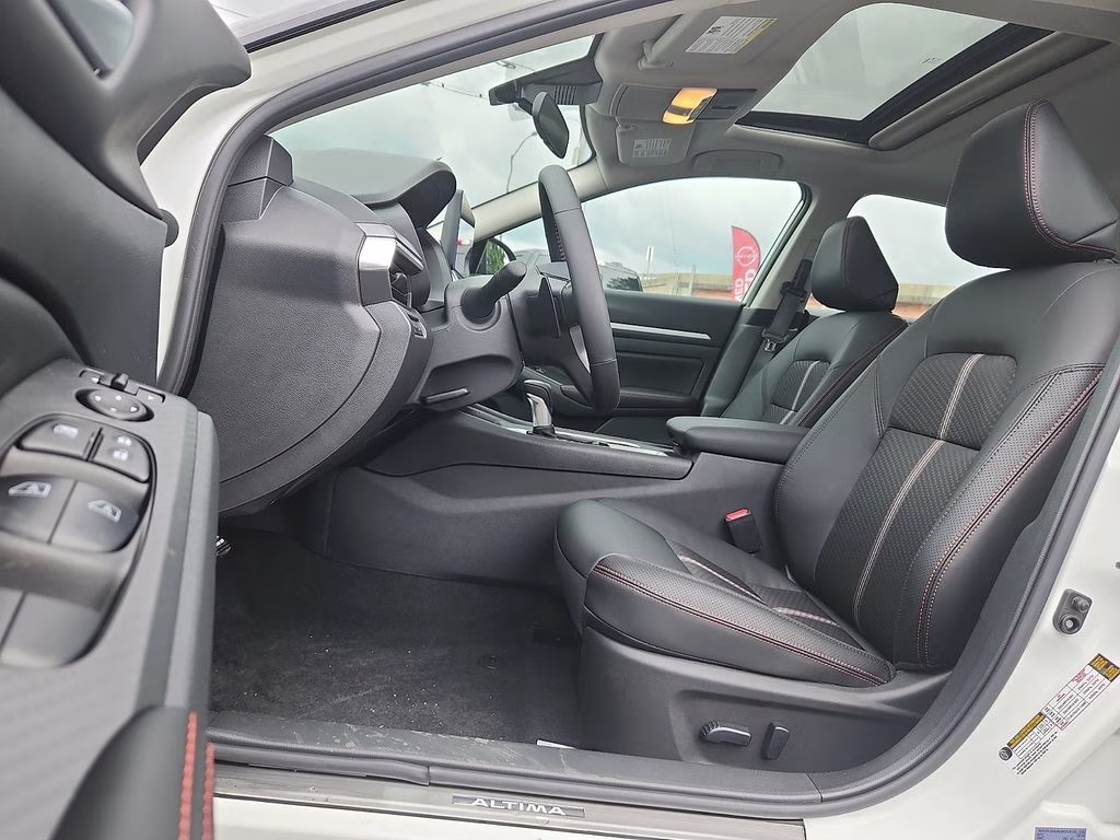 2026 Pearl White/Super Black Nissan Altima 2.5 SR FWD Sedan