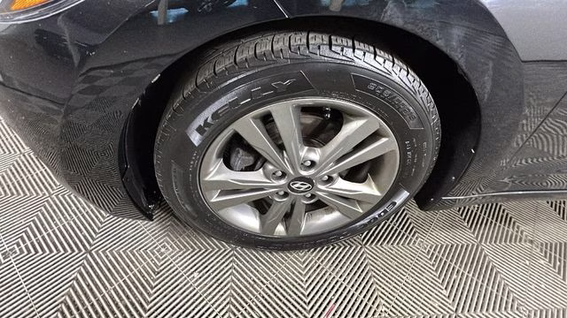 2017 Phantom Black Hyundai Elantra SE FWD Sedan