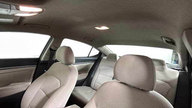 2017 Phantom Black Hyundai Elantra SE FWD Sedan