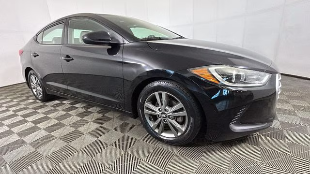 2017 Phantom Black Hyundai Elantra SE FWD Sedan