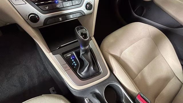 2017 Phantom Black Hyundai Elantra SE FWD Sedan