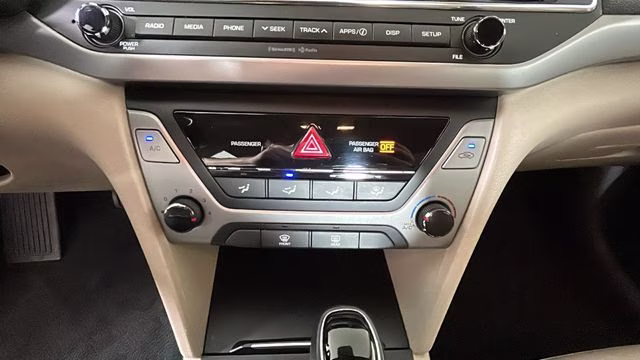 2017 Phantom Black Hyundai Elantra SE FWD Sedan