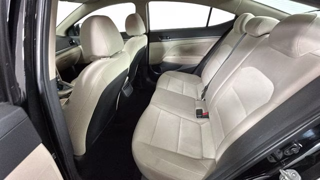 2017 Phantom Black Hyundai Elantra SE FWD Sedan