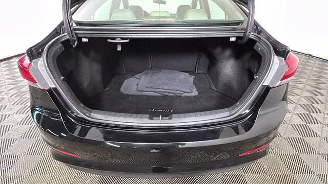 2017 Phantom Black Hyundai Elantra SE FWD Sedan