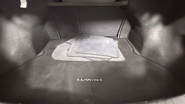 2017 Phantom Black Hyundai Elantra SE FWD Sedan