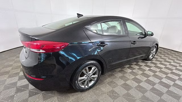 2017 Phantom Black Hyundai Elantra SE FWD Sedan