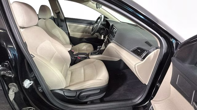 2017 Phantom Black Hyundai Elantra SE FWD Sedan