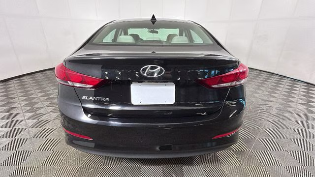 2017 Phantom Black Hyundai Elantra SE FWD Sedan