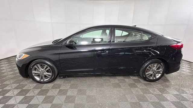 2017 Phantom Black Hyundai Elantra SE FWD Sedan