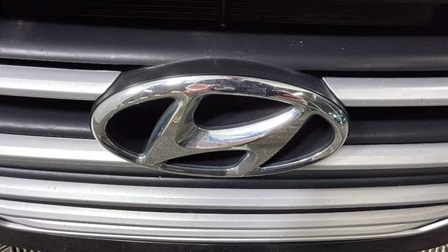 2017 Phantom Black Hyundai Elantra SE FWD Sedan