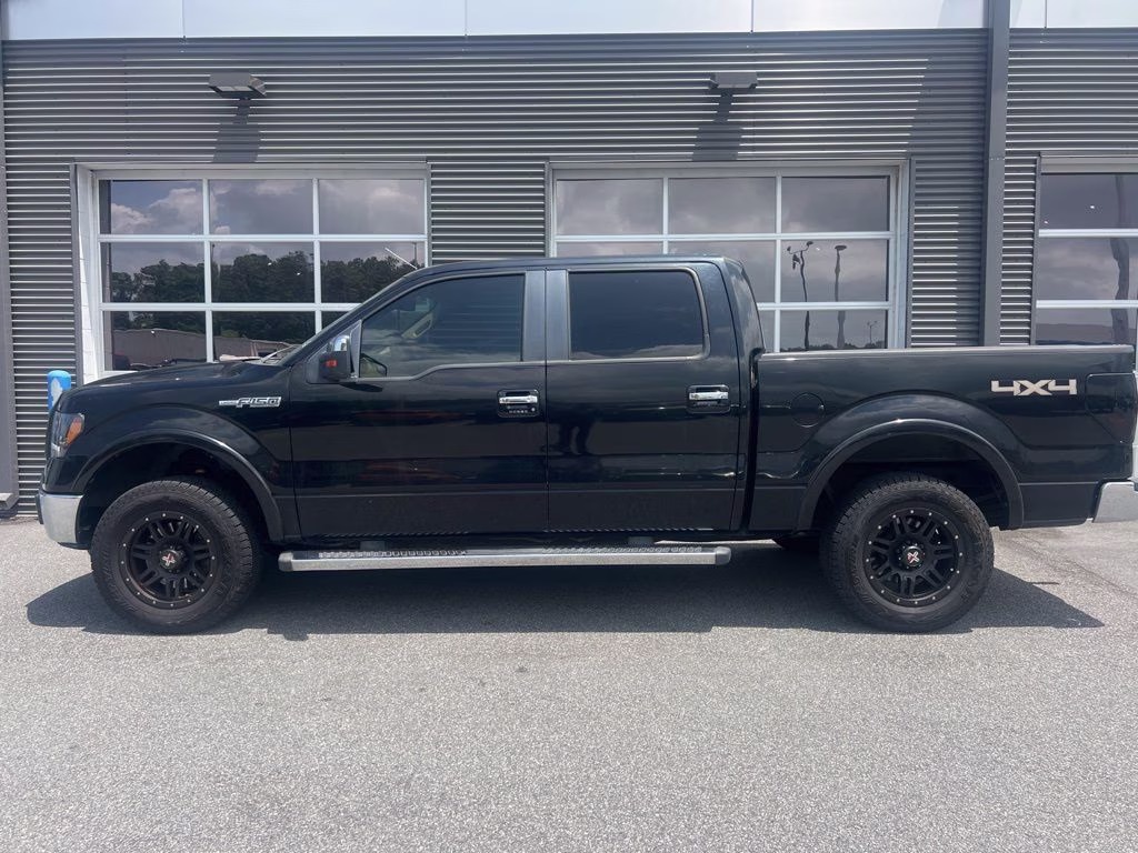 2011 Black Ford F-150 Lariat 4X4 Truck